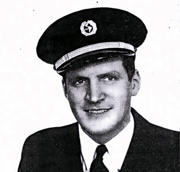 Pan Am Captain Dick Vinal in uniform