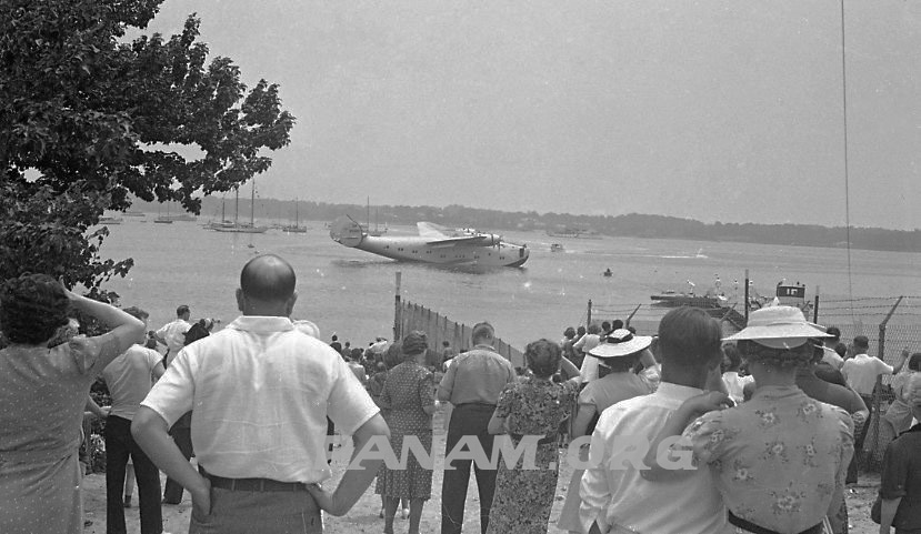 Crowd at Dixie Clipper departure from Port Washington, June 1939 