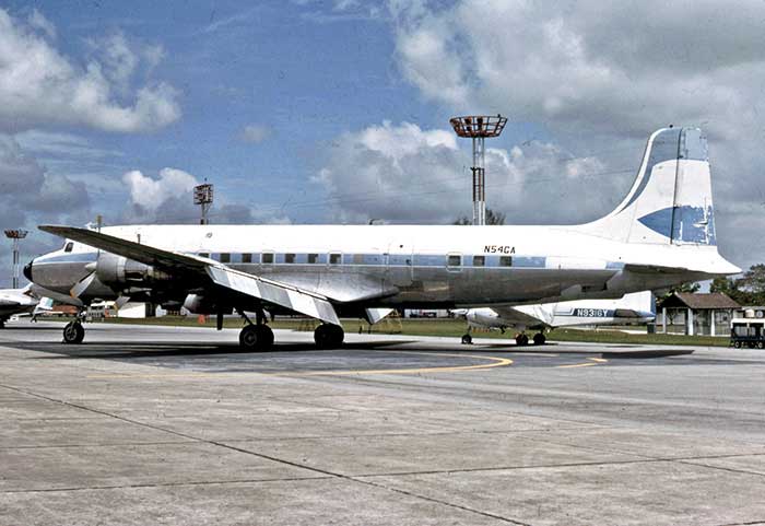 DC 6B N54CA Singapore Seletar 217rsz
