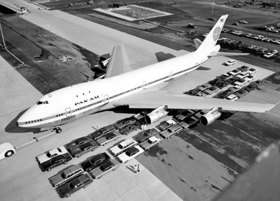 Size Comparison Pan Am B 747 and autos