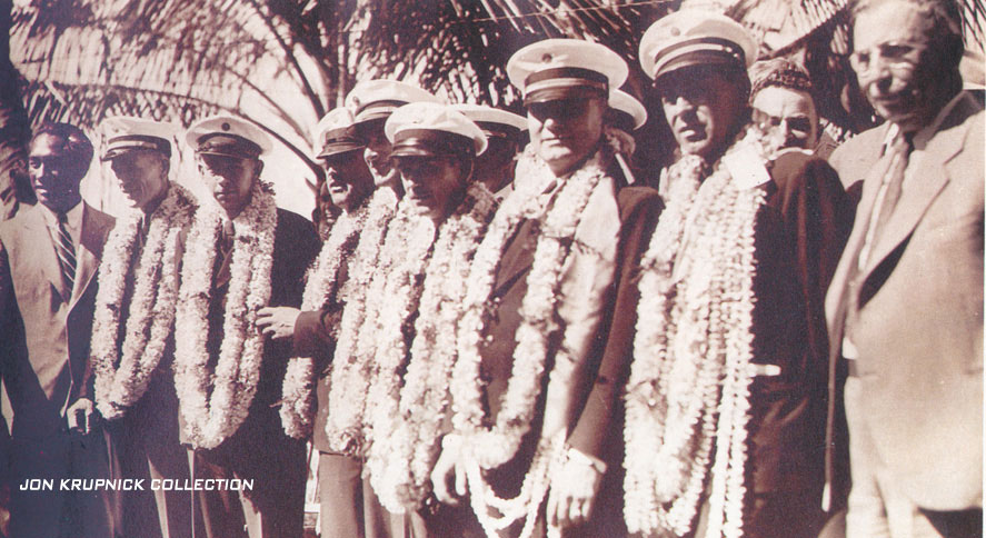 Duke Kahanamoku L with Capt Musick crews arriving at Honolulu April 1935 S 42 rsz Jon Krupnick Collection