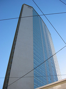 Pirelli Tower Milan similar to Pan Am Building New York City design