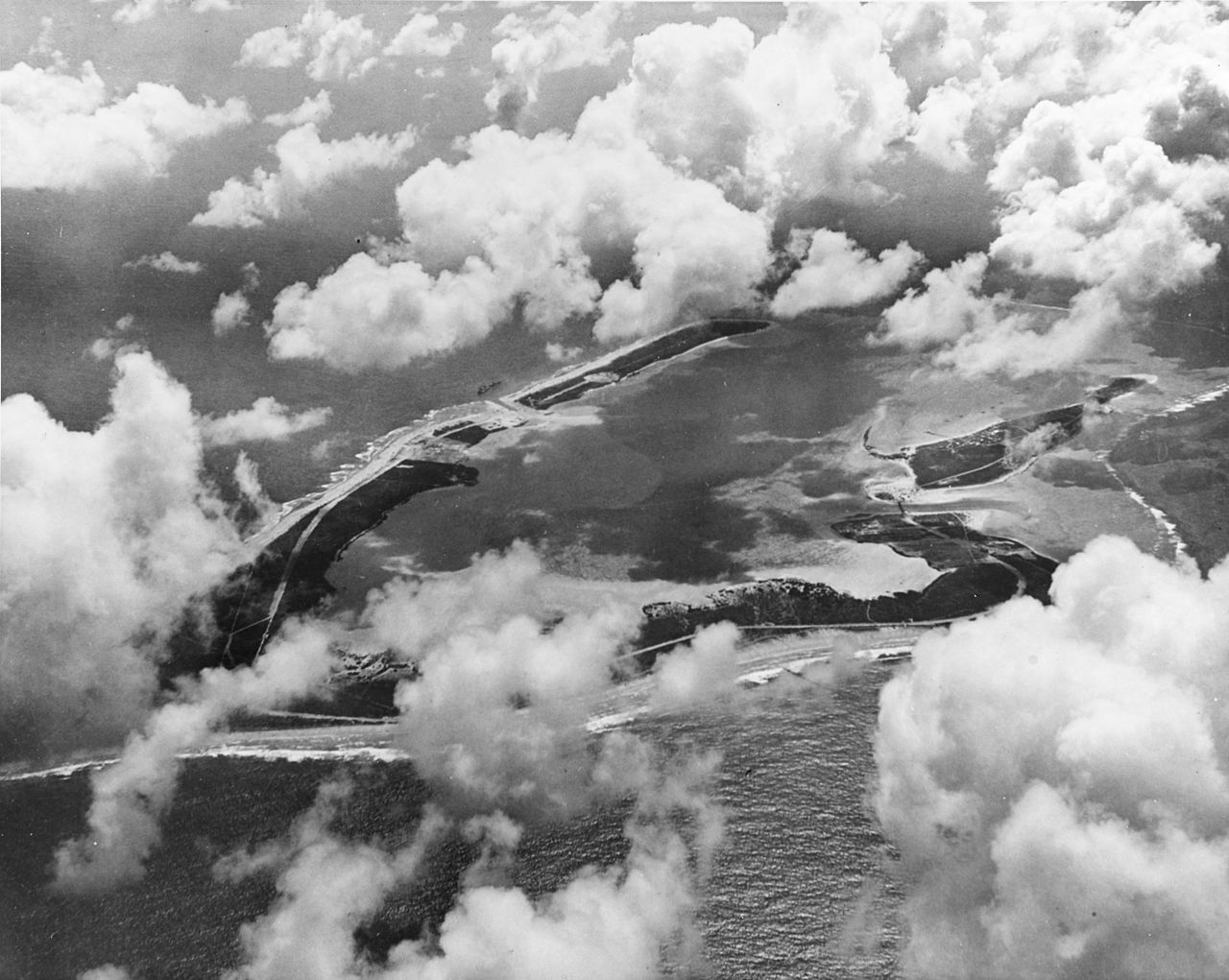 Aerial view of Wake Island on 25 May 1941 (USN)