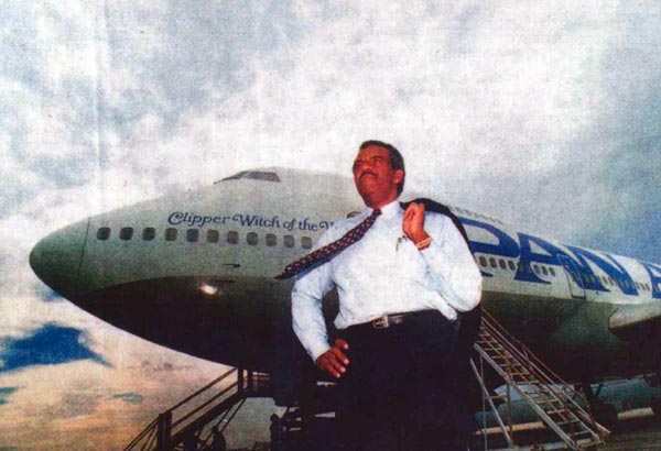 Al Topping poses with Pan Am Boeing 747