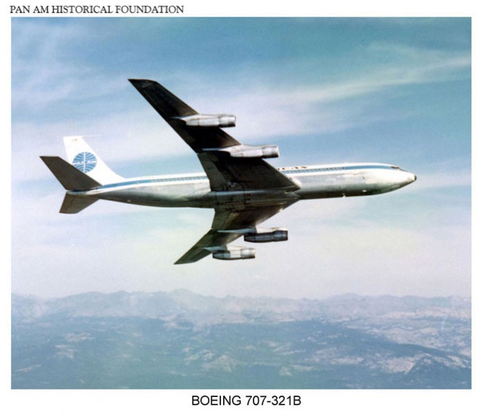 Pan Am Boeing 707, air-to-air