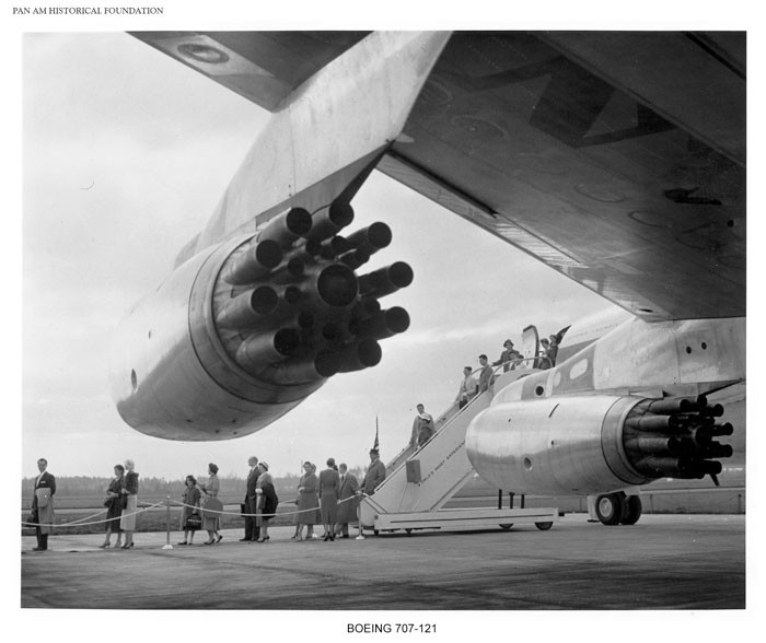 Pan Am Boeing 707 offloading