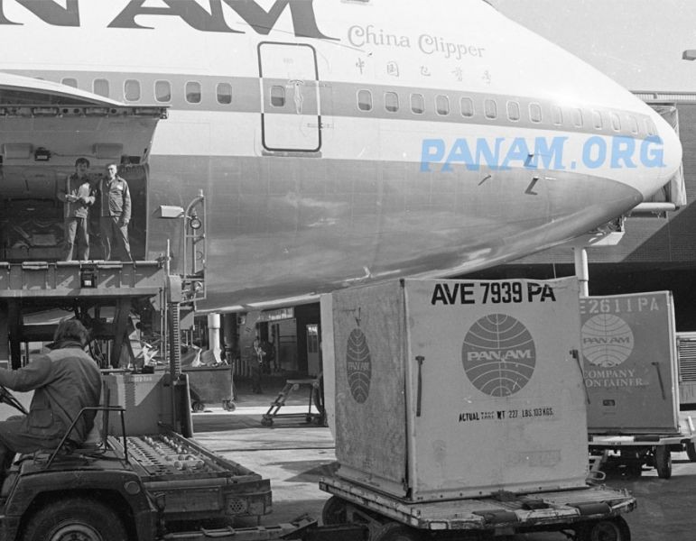 Loading, Pan Am, 747 China Clipper II.